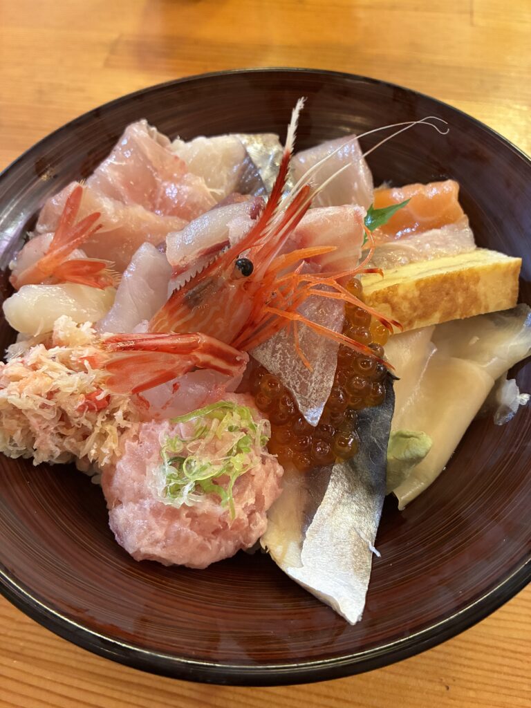 鮨えのめの海鮮丼